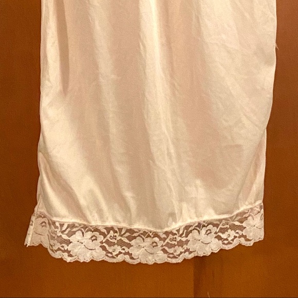 Sold Vintage 1960’s Berkliff lace slip - Picture 2 of 4